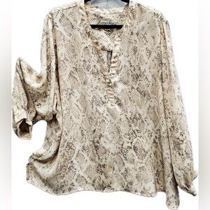 Ava & Viv Women's Snakeskin Print Long Sleeve V-Neck Popover Blouse 2X